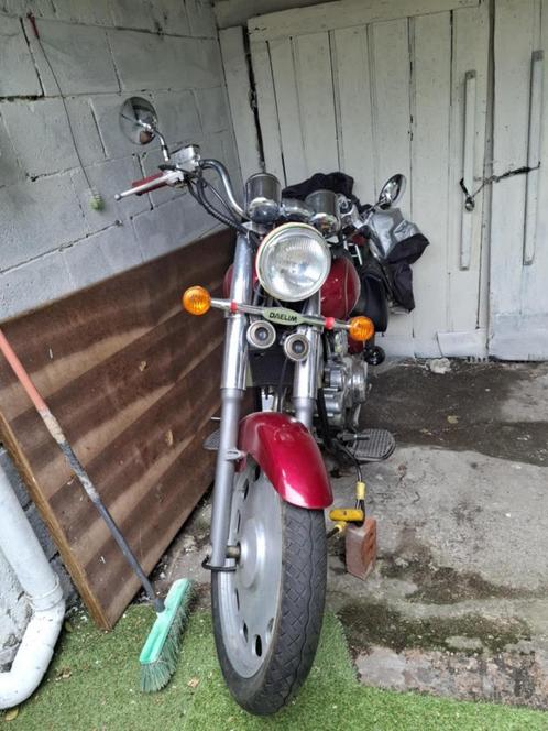 À vendre  MOTORFIETS / MOTOCICLETTE  DAELIM 125cc,, Motoren, Motoren | Oldtimers, Chopper, 11 kW of minder, 2 cilinders, Ophalen