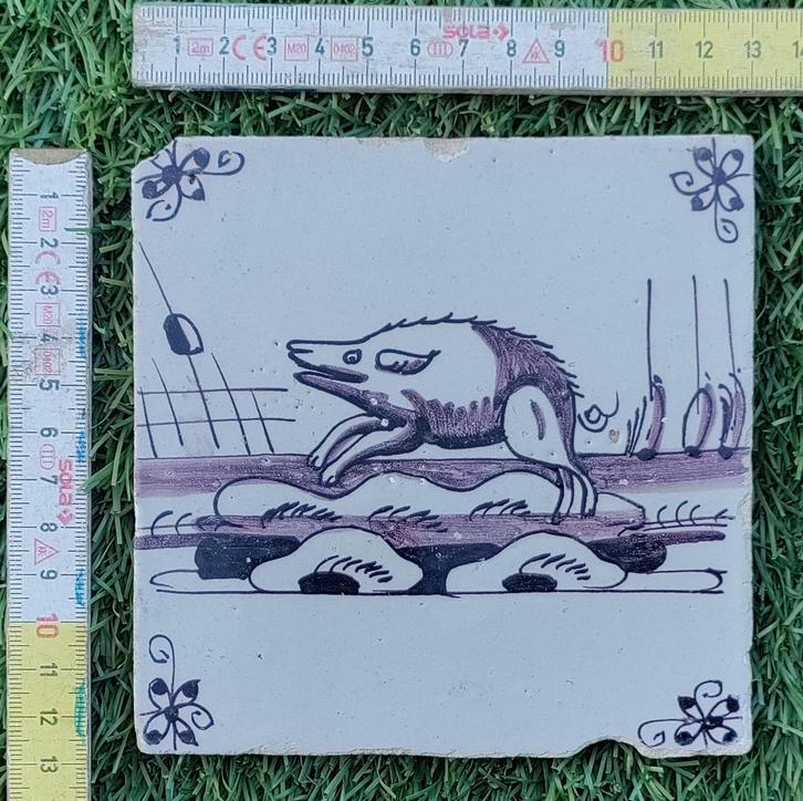 Carrelage ancien du XVIIIe siècle avec une scène de cochon e, Antiquités & Art, Antiquités | Assiettes décoratives & Carrelages