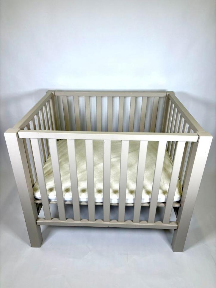 Parc en bois gris clair - Quax, Enfants & Bébés, Parcs, Comme neuf, Réglable en hauteur, Tapis de parc, Enlèvement ou Envoi