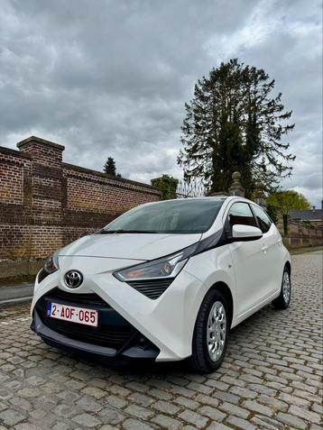 Toyota Aygo witte X-Play 2 — 2021 — 35.102 km beschikbaar voor biedingen