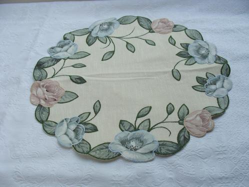 Ancien napperon de luxe, neuf, Antiek en Kunst, Antiek | Tapijten, Tafelkleden en Textiel, Ophalen of Verzenden