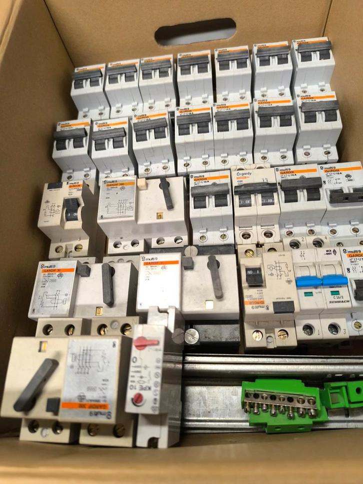 Zekeringen + Differentieel, Doe-het-zelf en Bouw, Elektriciteit en Kabels, Gebruikt, Ophalen