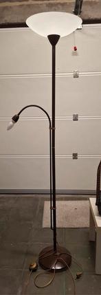 staande vloerlamp met leeslamp en voetknop / bronskleur, Huis en Inrichting, Lampen | Vloerlampen, Ophalen, Gebruikt