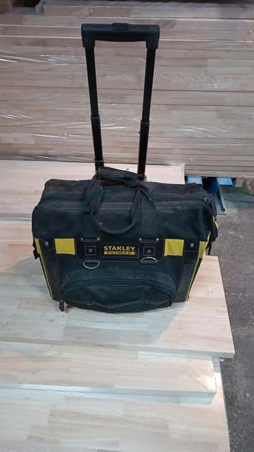 Gereedschapstas met wielen beschikbaar voor biedingen