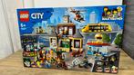 Lego 60271 City Main Square, Nieuw, Sealed Verzegeld, Ensemble complet, Lego, Enlèvement ou Envoi, Neuf