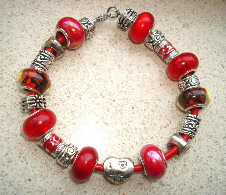 Leren armband met 21 bedels - maat naar wens, Handtassen en Accessoires, Armbanden, Nieuw, Leer, Met bedels of kralen, Verzenden