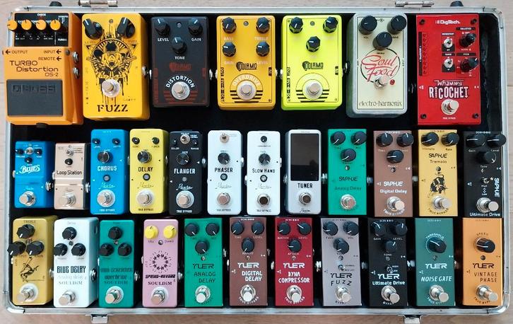 Gitaar effect pedalen + Patchkabels + Footswitch Toppers, Muziek en Instrumenten, Effecten, Zo goed als nieuw, Chorus, Delay of Echo