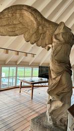 statue grecque Vitória de Samotrácia, Enlèvement ou Envoi