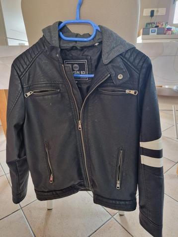 Jongensvest maat 158 beschikbaar voor biedingen