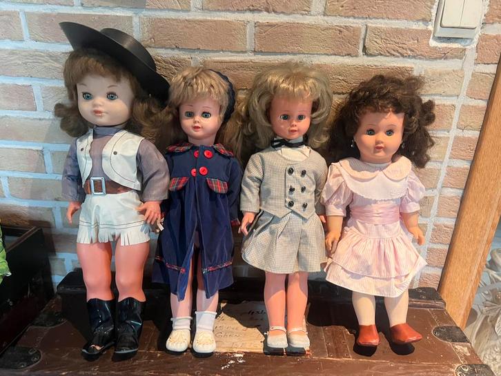 Set van 4 Vintage Poppen (3 UNICA – Made in Belgium), Verzamelen, Poppen, Pop, Ophalen of Verzenden