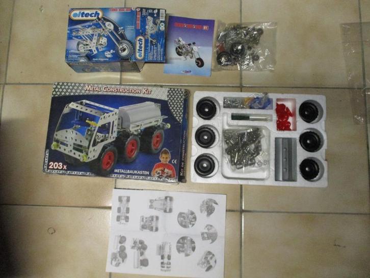 2 Metalen bouwpakketten Construction Kit vrachtwagen motor, Hobby en Vrije tijd, Modelbouw | Radiografisch | Auto's, Zo goed als nieuw