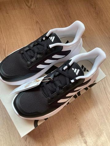 Adidas sneakers/ Maat:40/ Nieuw artikel/ Waarde: €40 beschikbaar voor biedingen