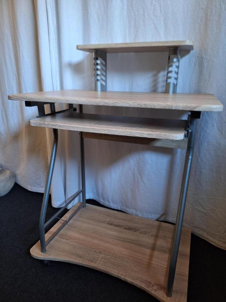 Computer / laptop tafel, Computers en Software, Laptoptafels, Zo goed als nieuw, In diepte verstelbaar, Ophalen