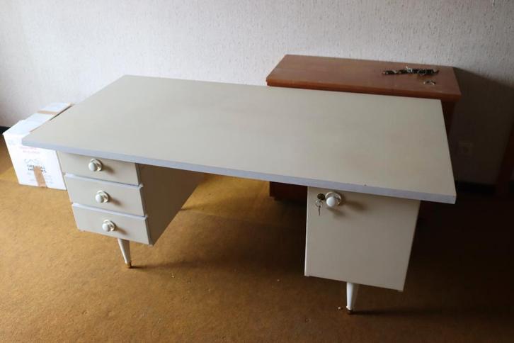Witte houten bureau, Huis en Inrichting, Bureaus, Gebruikt, Bureau, Ophalen