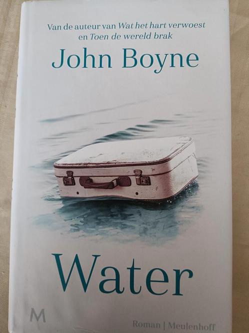 John Boyne - Water, Boeken, Literatuur, Zo goed als nieuw, Ophalen of Verzenden