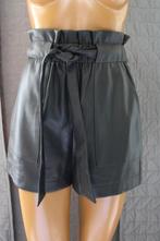 Zara Basic Short imitatieleer zwart Small, Kleding | Dames, Broeken en Pantalons, Kort, Zwart, Ophalen of Verzenden, Zo goed als nieuw