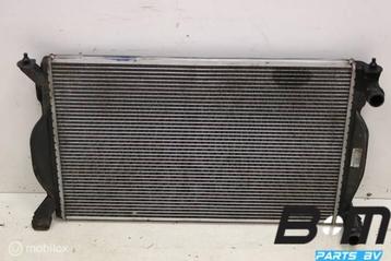 Radiateur Audi A4 B7 8E0121251A disponible aux enchères