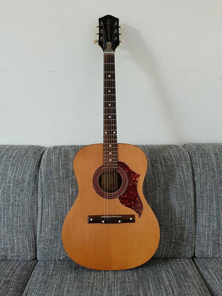 Egmond akoestische gitaar, Muziek en Instrumenten, Snaarinstrumenten | Gitaren | Akoestisch, Gebruikt, Western- of Steelstringgitaar