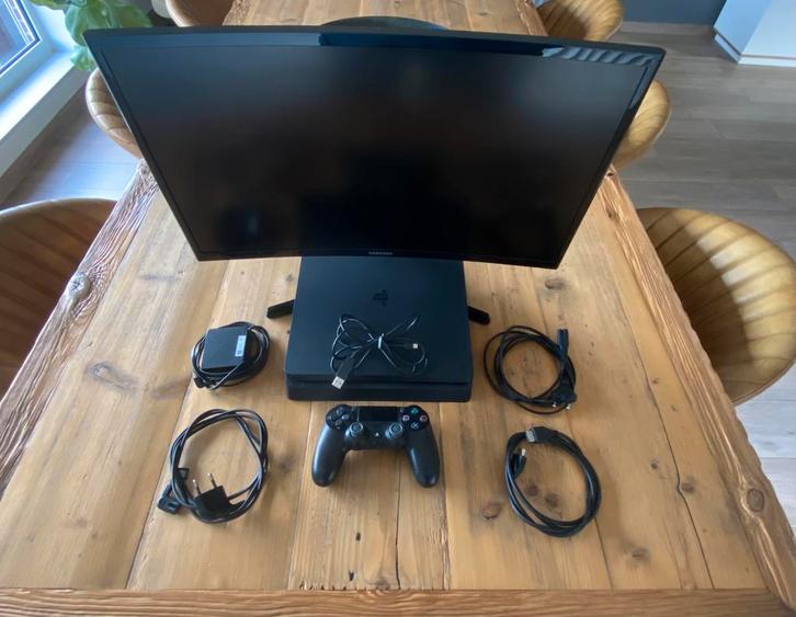 PlayStation 4 Slim 1000 GB + controller + Samsung gamescherm, Computers en Software, Monitoren, Gaming, Ophalen