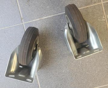 2 Stalen bokwielen, 125mm diam., rubber loopvlak, rollager beschikbaar voor biedingen