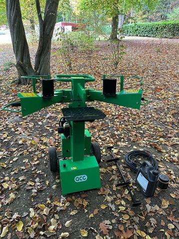 Houtklover ACG 8 ton 230 volt #8S230 super beschikbaar voor biedingen