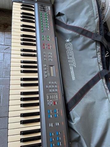 Keyboard GEM met draagtas beschikbaar voor biedingen