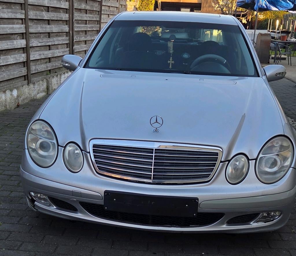 Mercedes w211 200 D, Auto's, Zwart, Zwart, Diesel, Particulier
