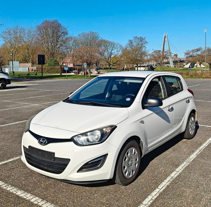 Hyundai i20 Essence 1.2, Autos, Hyundai, Particulier, i20, ABS, Airbags, Air conditionné, Alarme, Bluetooth, Ordinateur de bord
