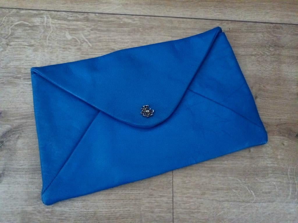 Leren clutch tas - Maison Scotch - blauw, Handtassen en Accessoires, Tassen | Damestassen, Zo goed als nieuw, Handtas, Blauw, Verzenden