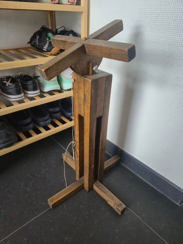 Kantklos staander, Ophalen