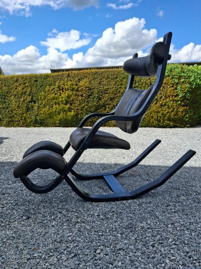 Stoere lederen Stokke Varier Gravity balansstoel vintage, Maison & Meubles, Chaises, Enlèvement, Utilisé, Bois, Une