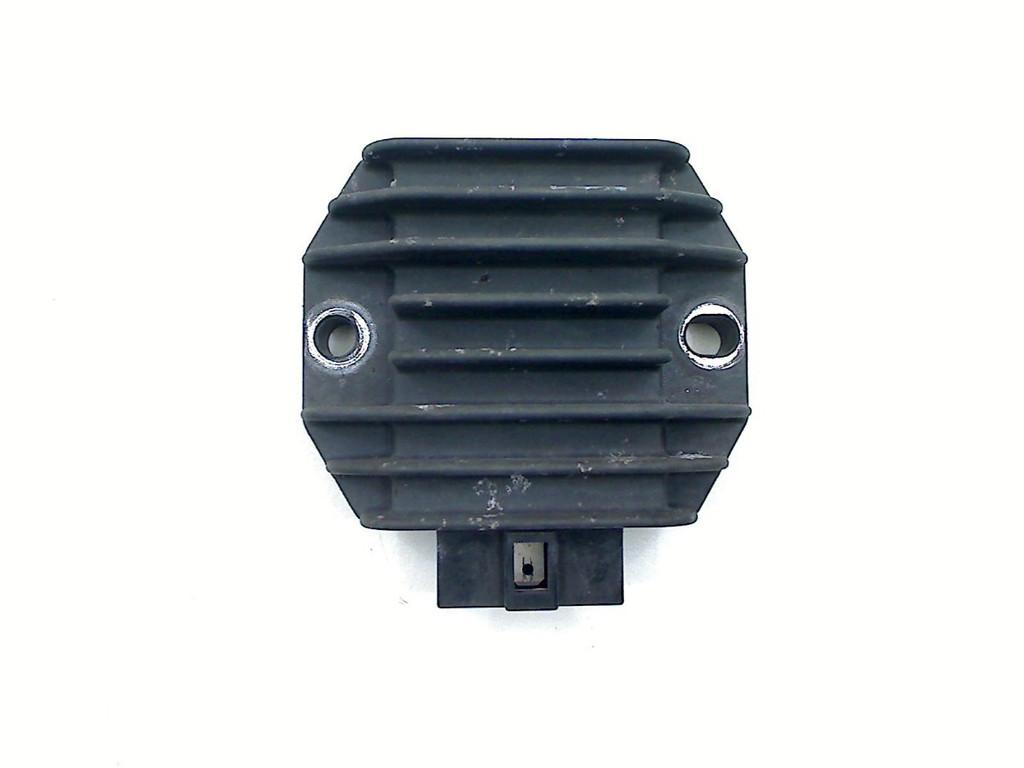 REGULATEUR DE TENSION YP 250 R X-MAX 2010-2013 (YP250R 1C0), Dhr. S. di Majo, Utilisé, Info@cama-motorparts.nl, P.J. Troelstraweg 8 8
3144 CX  MAASSLUIS, NL