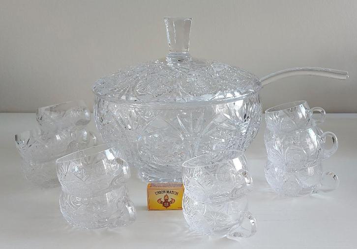 Italiaanse kristallen bowl met 12 tassen (handgemaakt), Antiquités & Art, Antiquités | Verre & Cristal, Enlèvement ou Envoi