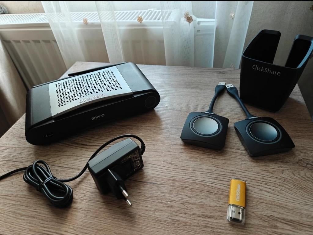 Clickshare cse-200, Ophalen of Verzenden, Zo goed als nieuw, Windows