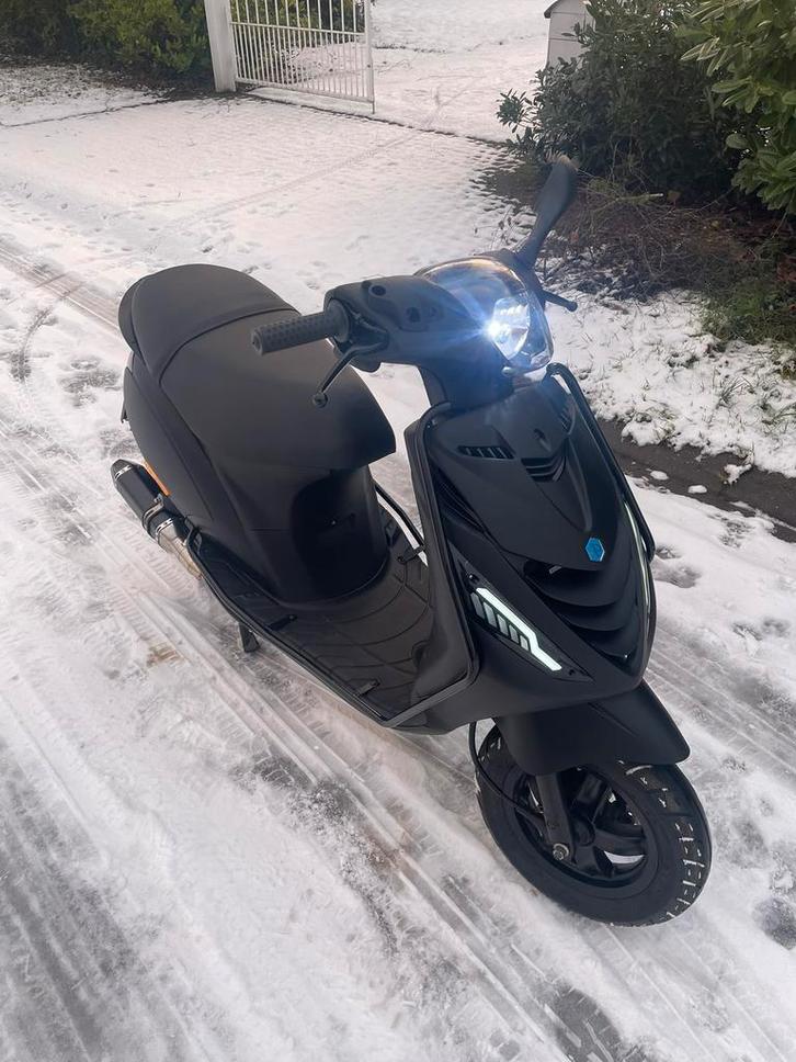 Piaggio zip 4t iget 2023, Fietsen en Brommers, Scooters | Piaggio, Zo goed als nieuw, Zip, Klasse B (45 km/u), Benzine, Ophalen