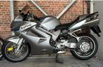 Honda VFR 800, Permis Moto A, Plus de 35 kW, 4 cylindres, 782 cm³