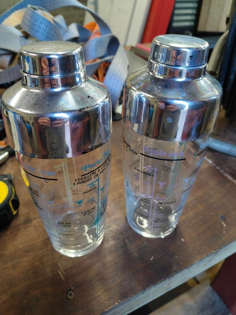2 cocktail shakers, Enlèvement