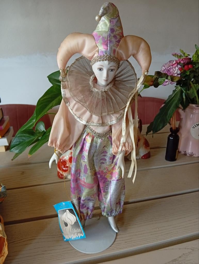 Porseleinen harlekijn, Ophalen