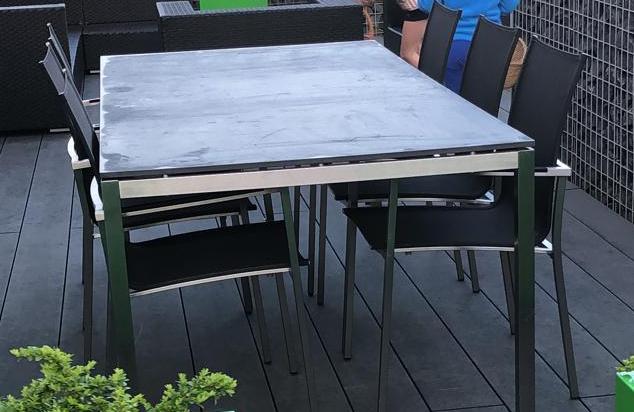 Zwarte tuintafel met 8 inox stoelen., Ophalen, Zo goed als nieuw