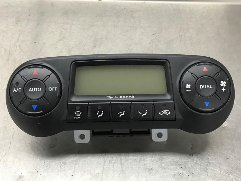 BEDIENINGSPANEEL VERWARMING iX35 (LM) (|972502Y300|), Hyundai Motor Deutschland GmbH, Gebruikt, Kaiserleipromenade 5
63067  Offenbach am Main, DE