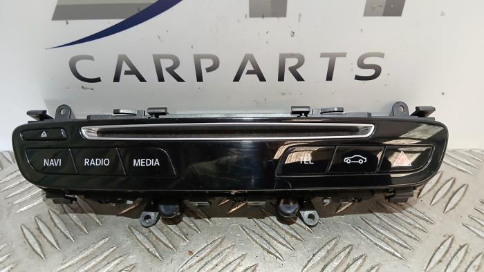 Panneau commande radio d'un Mercedes C-Klasse, Autos : Pièces & Accessoires, Tableau de bord & Interrupteurs, Mercedes-Benz, Utilisé