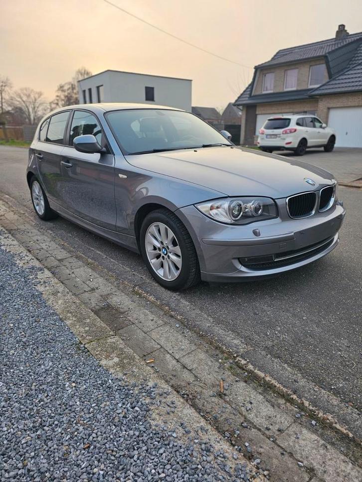 Bmw 116i essence, Autos, BMW, Série 1, Système de navigation, Toit ouvrant, Capteur de stationnement, Sièges chauffants, Phares au xénon