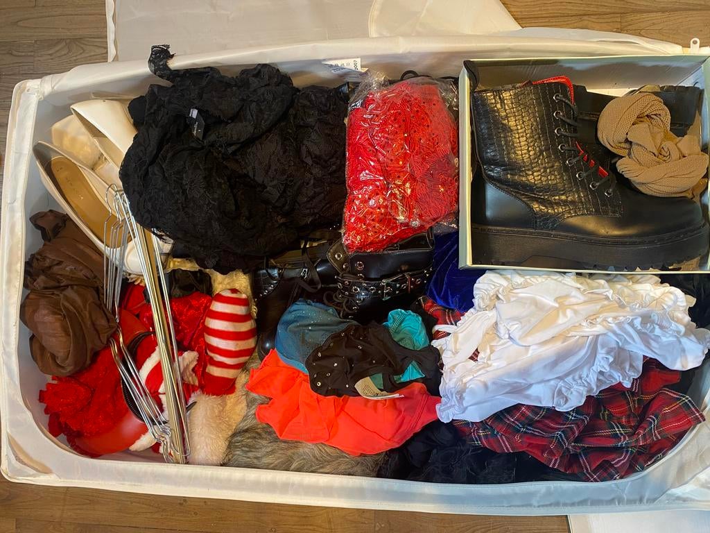 Lot de déguisements, Enlèvement, Porté