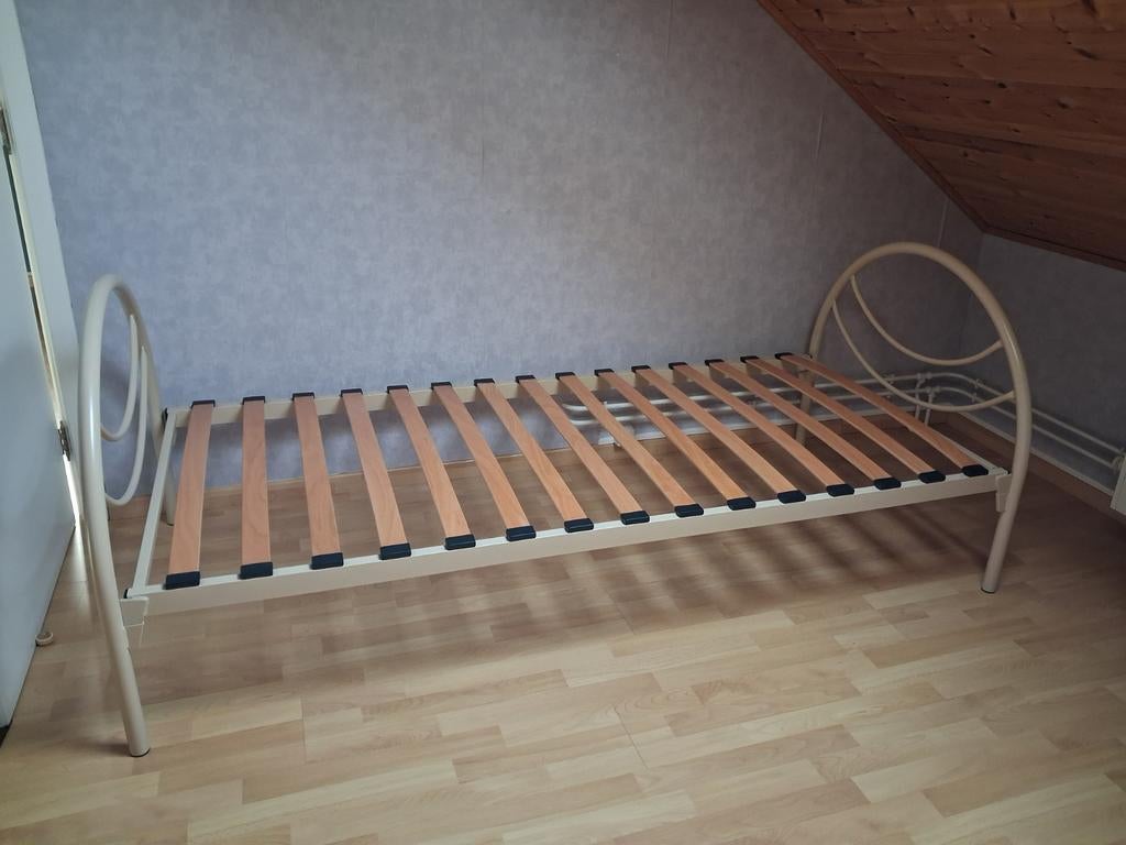 1persoons bed ., Ophalen, Beige