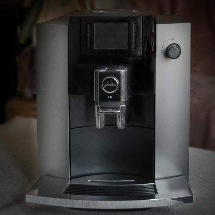 Jura E6 Platinum espresso- en koffieautomaat, Electroménager, Cafetières, Comme neuf, Café en grains, Machine à espresso, 2 à 4 tasses