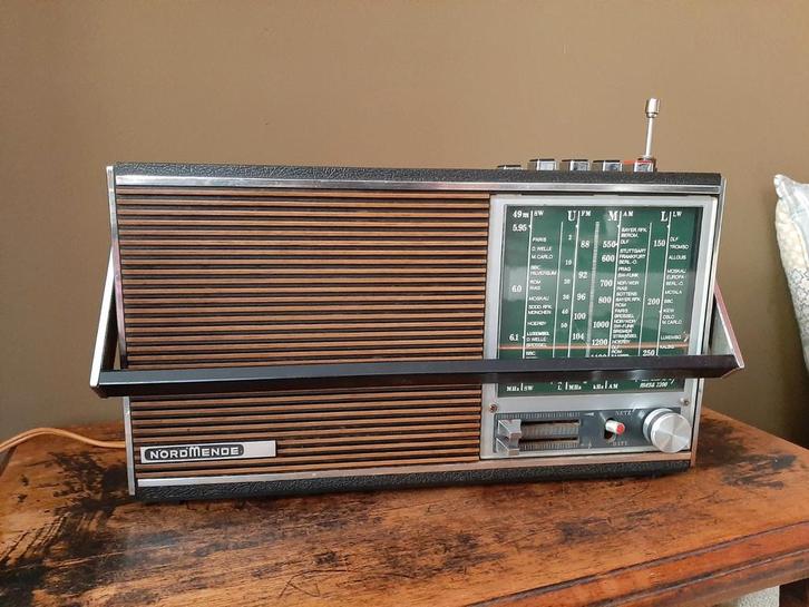 Vintage mid-century Nordmende radio, Antiek en Kunst, Antiek | Tv's en Audio, Ophalen of Verzenden