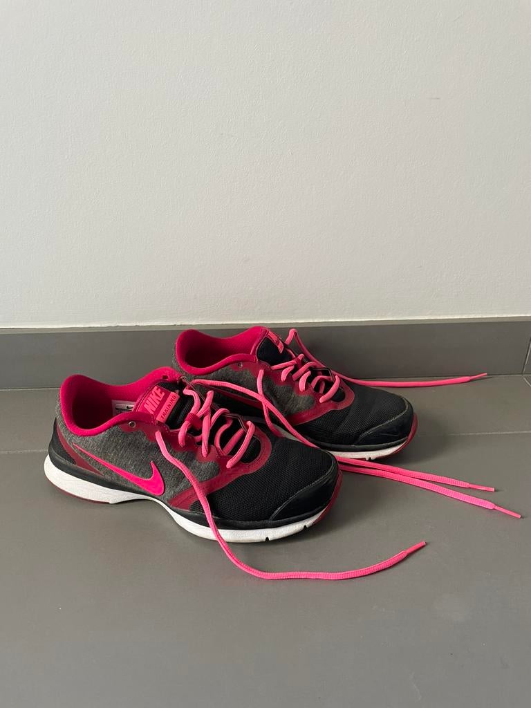 Schoenen Nike limited edition, Kleding | Dames, Schoenen, Verzenden, Sportschoenen, Zo goed als nieuw, Roze