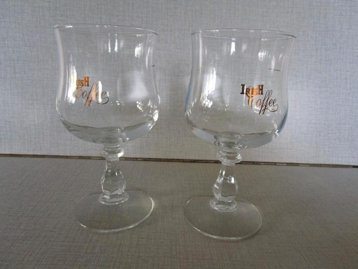 2 vintage tulpvormige glazen voor Irish Coffee, Verzamelen, Glas en Drinkglazen, Nieuw, Borrel- of Shotglas, Ophalen of Verzenden