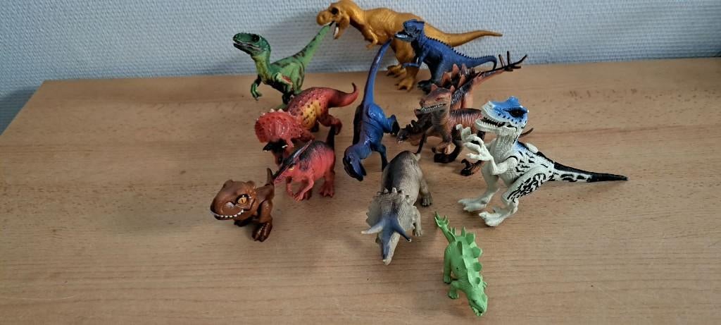 Figurines dinosaures, Enlèvement, Comme neuf