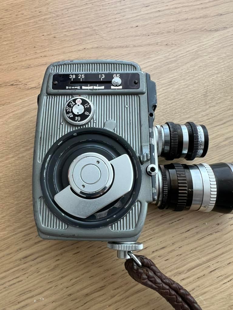 Camera Yashika -8, Enlèvement, Caméra